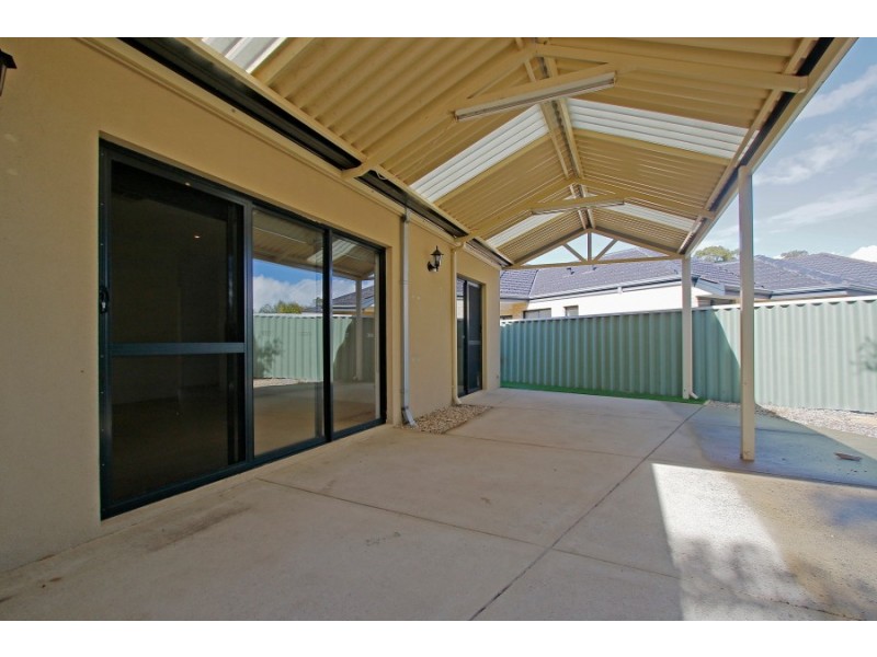 8A Corona Crescent, Cannington WA 6107