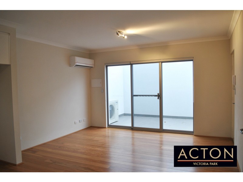 8/4 Hendra Street, Cloverdale WA 6105