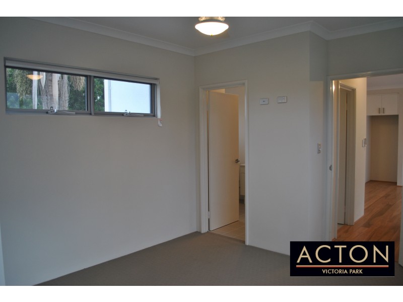 8/4 Hendra Street, Cloverdale WA 6105