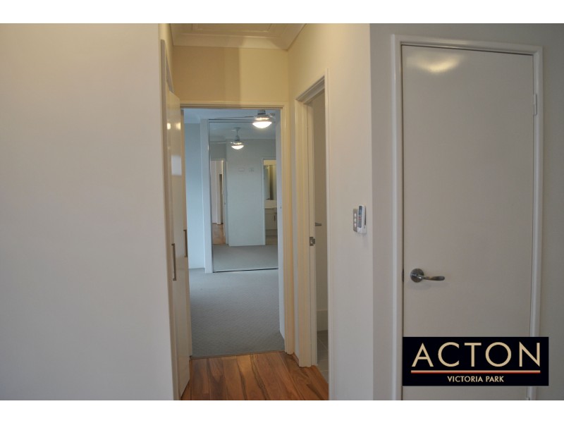 8/4 Hendra Street, Cloverdale WA 6105