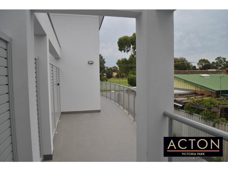 8/4 Hendra Street, Cloverdale WA 6105