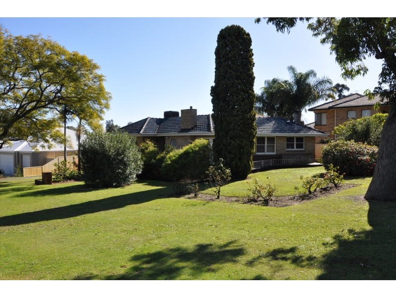 14 Crawshaw Crescent, Manning WA 6152