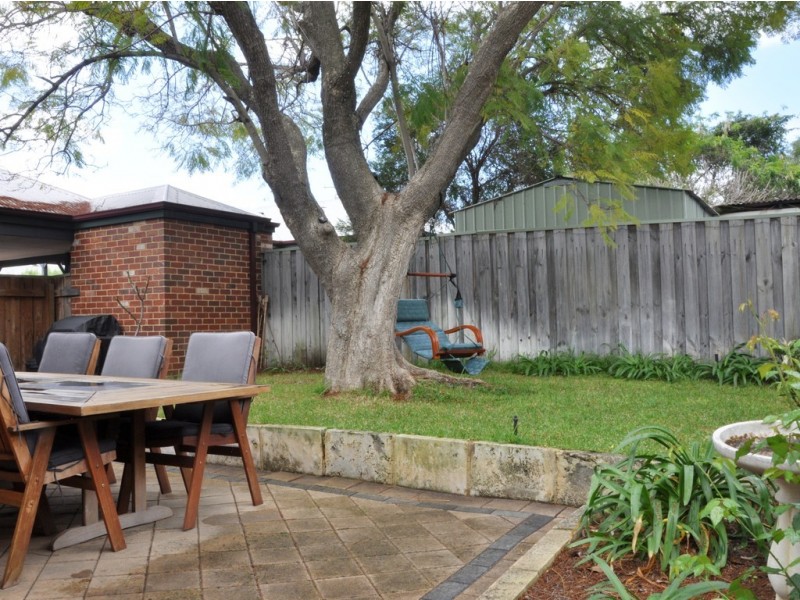 2/18 Burlington Street, St James WA 6102