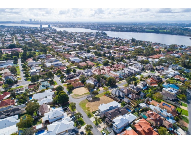 13 Kemp Road, Mount Pleasant WA 6153