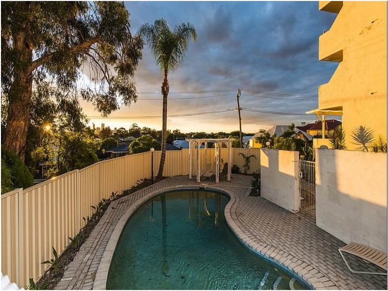 13/12 McMaster Street, Victoria Park WA 6100