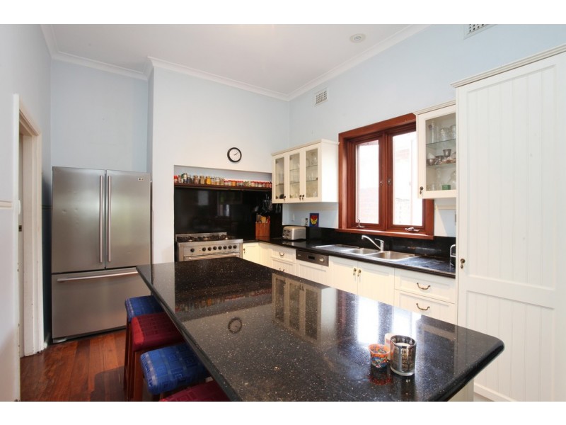 16 Vista Street, Kensington WA 6151