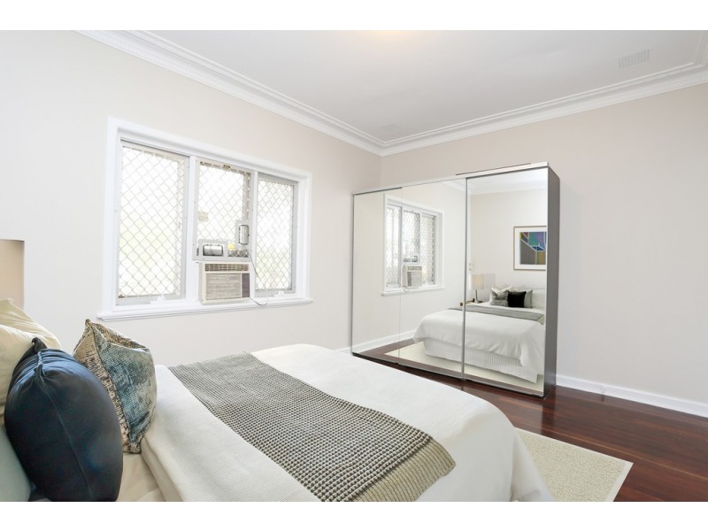 4 Clinton Avenue, St James WA 6102