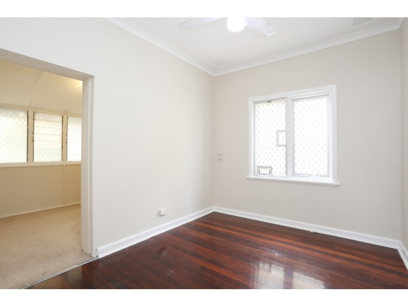4 Clinton Avenue, St James WA 6102