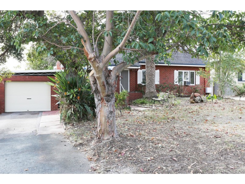 4 Clinton Avenue, St James WA 6102