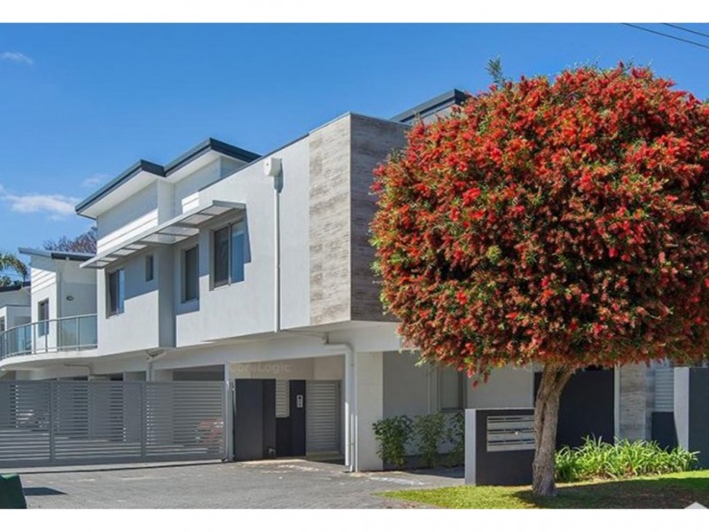 2/4 Hendra Street, Cloverdale WA 6105