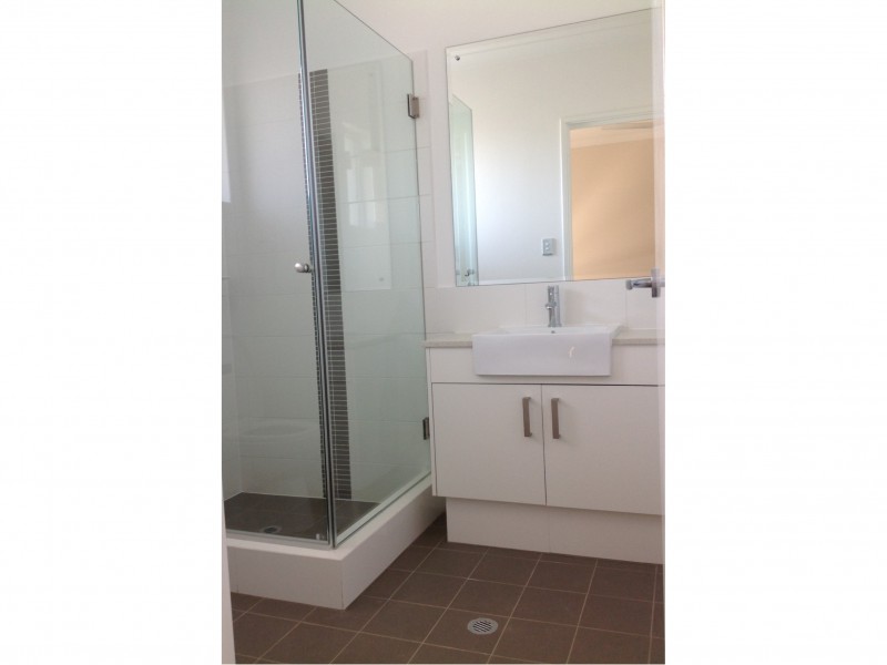 2/4 Hendra Street, Cloverdale WA 6105