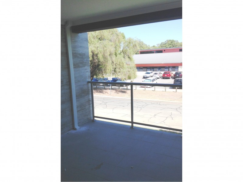 2/4 Hendra Street, Cloverdale WA 6105