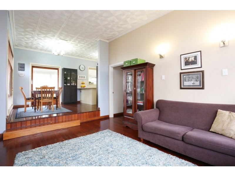 4 Shelshaw Street, Melville WA 6156