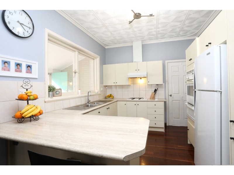 4 Shelshaw Street, Melville WA 6156