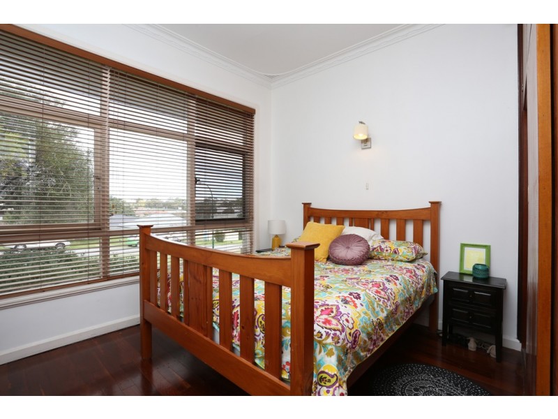 4 Shelshaw Street, Melville WA 6156