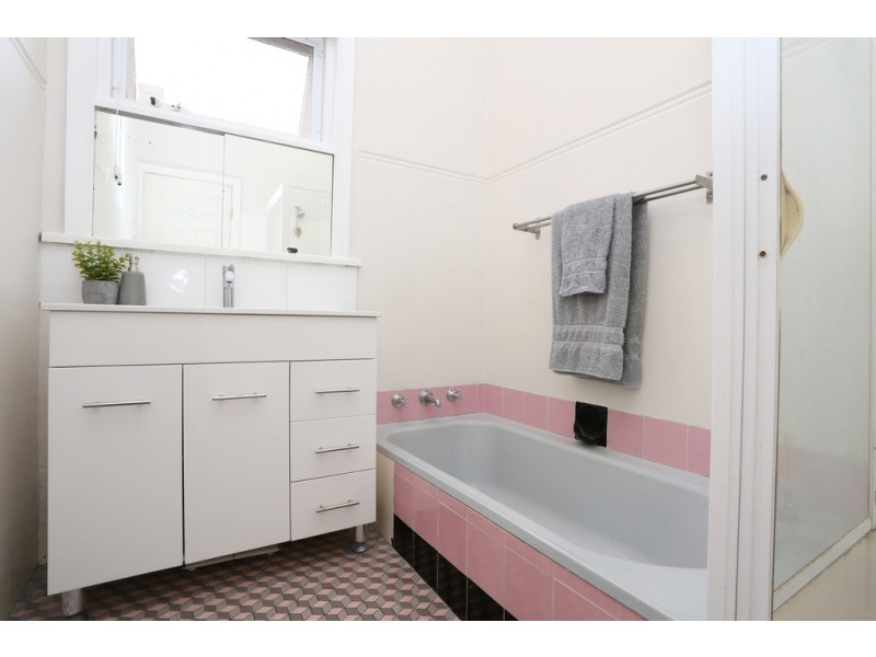 4 Shelshaw Street, Melville WA 6156