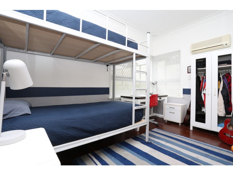 4 Shelshaw Street, Melville WA 6156