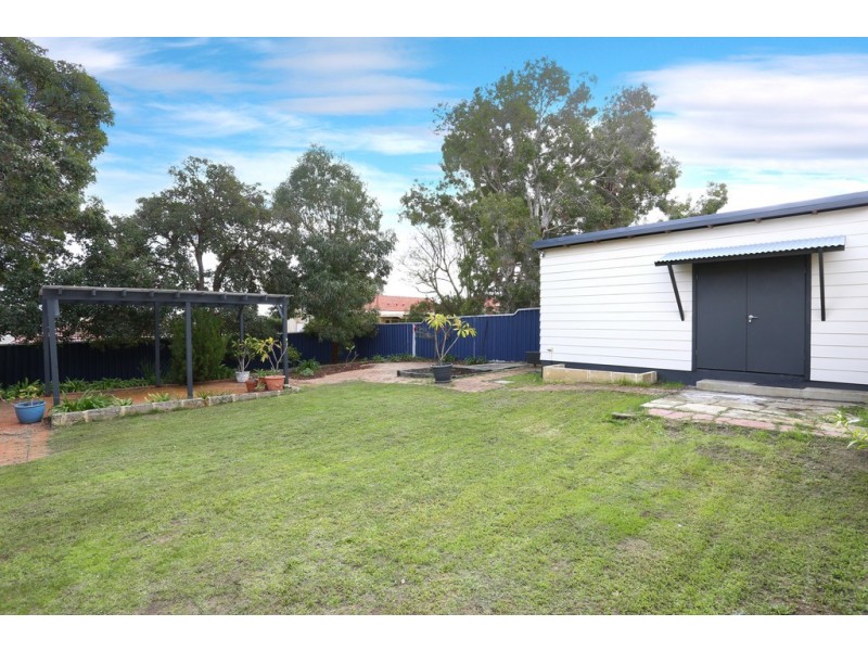4 Shelshaw Street, Melville WA 6156