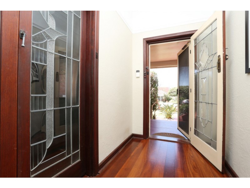 9 Victoria Street, St James WA 6102