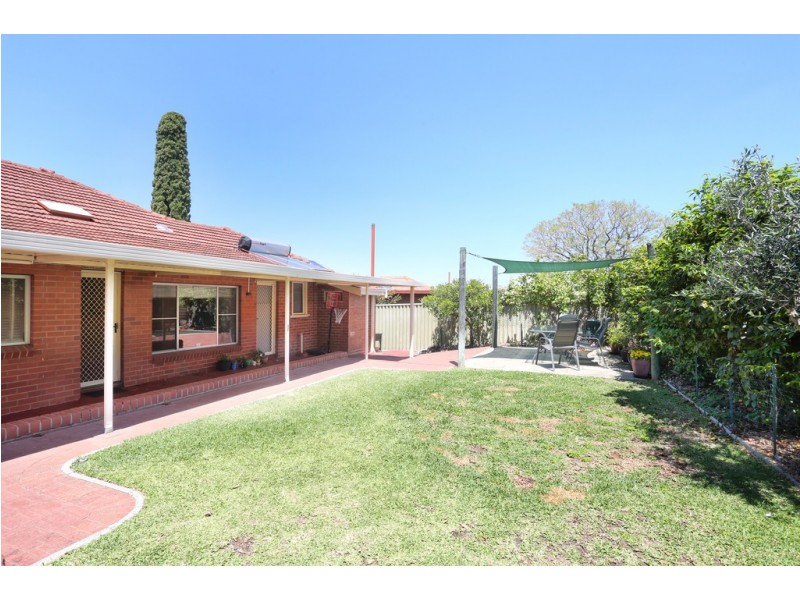 9 Victoria Street, St James WA 6102