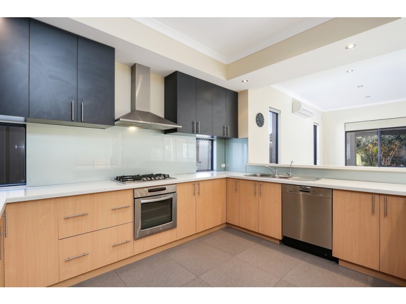 11 Lawrence Street, Bayswater WA 6053