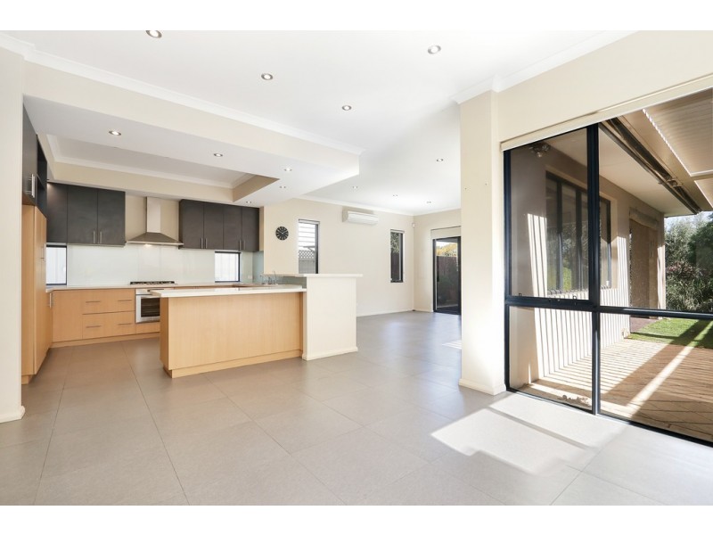 11 Lawrence Street, Bayswater WA 6053