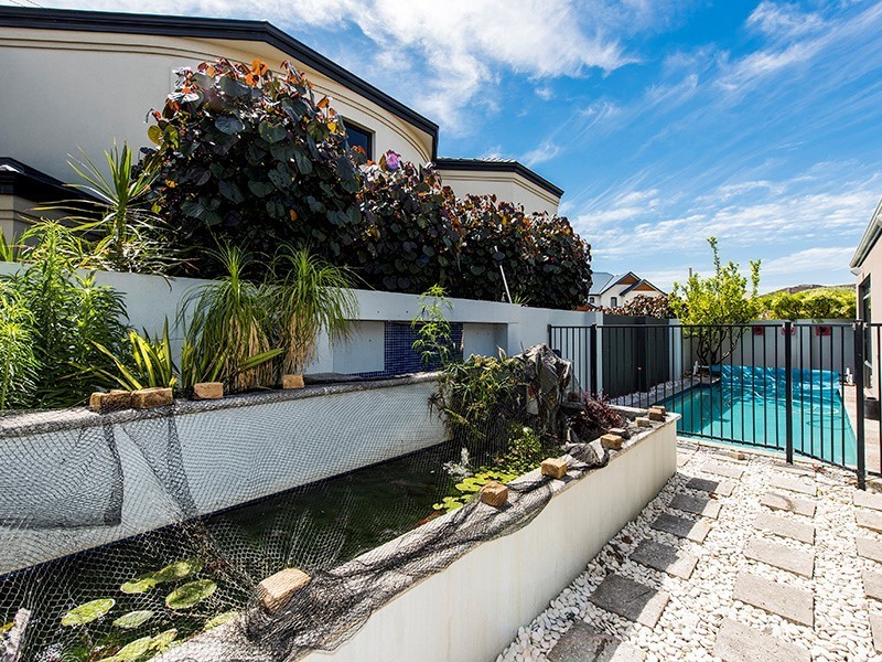 4 Hogg Avenue, Salter Point WA 6152