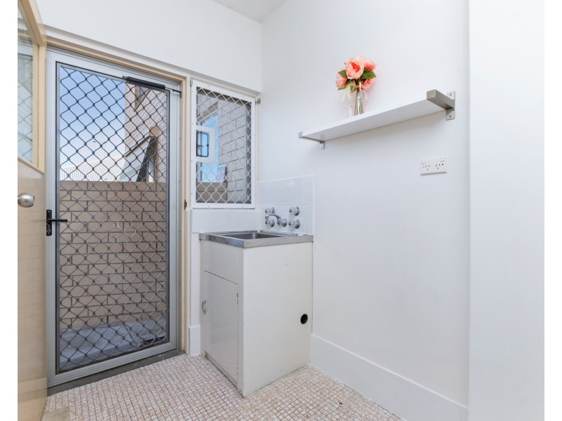 1/42 Robert Street, Como WA 6152