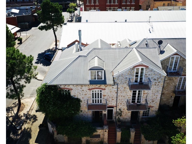 1/17 Essex Street, Fremantle WA 6160