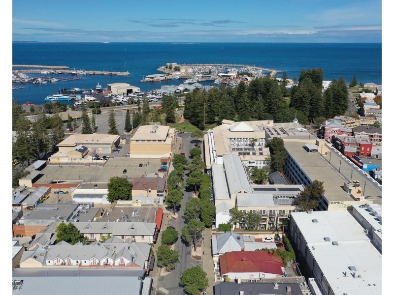 1/17 Essex Street, Fremantle WA 6160