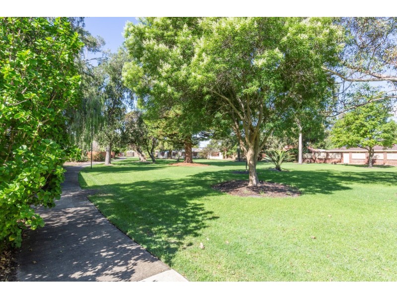 20 Regency Drive, Thornlie WA 6108