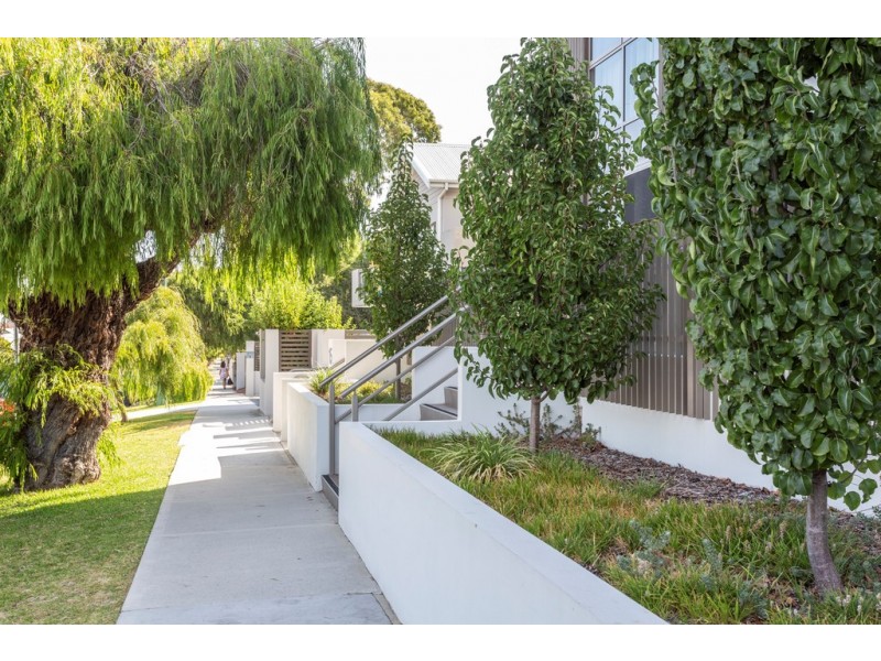 2/15 Leonard Street, Victoria Park WA 6100