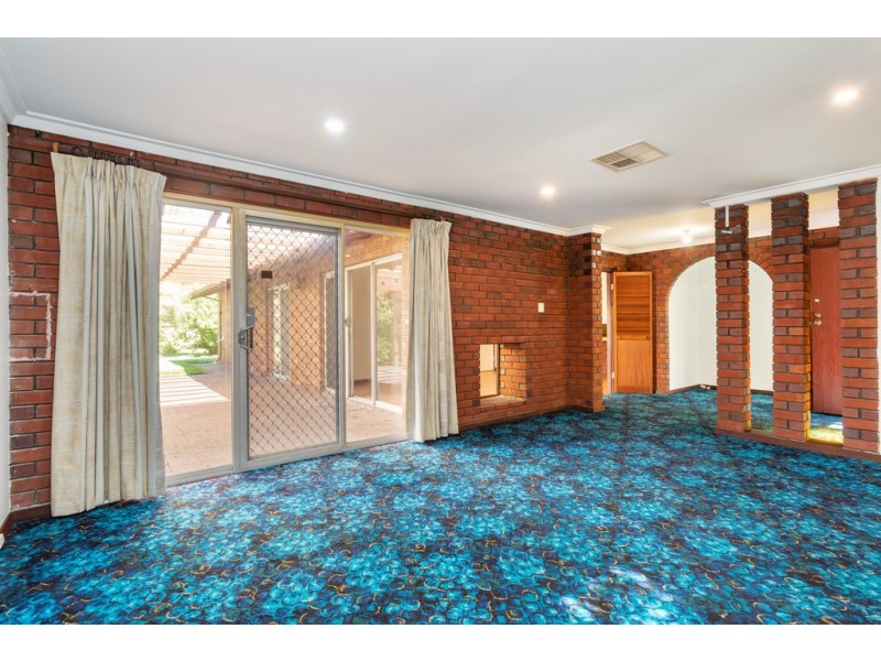 20 Regency Drive, Thornlie WA 6108