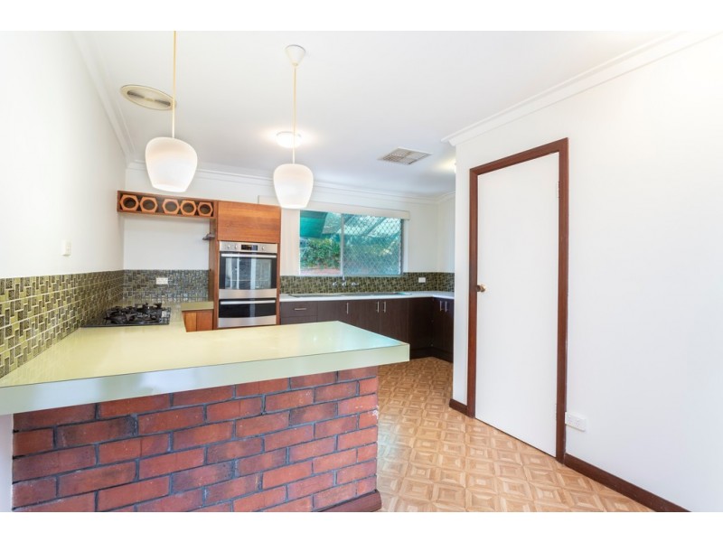 20 Regency Drive, Thornlie WA 6108