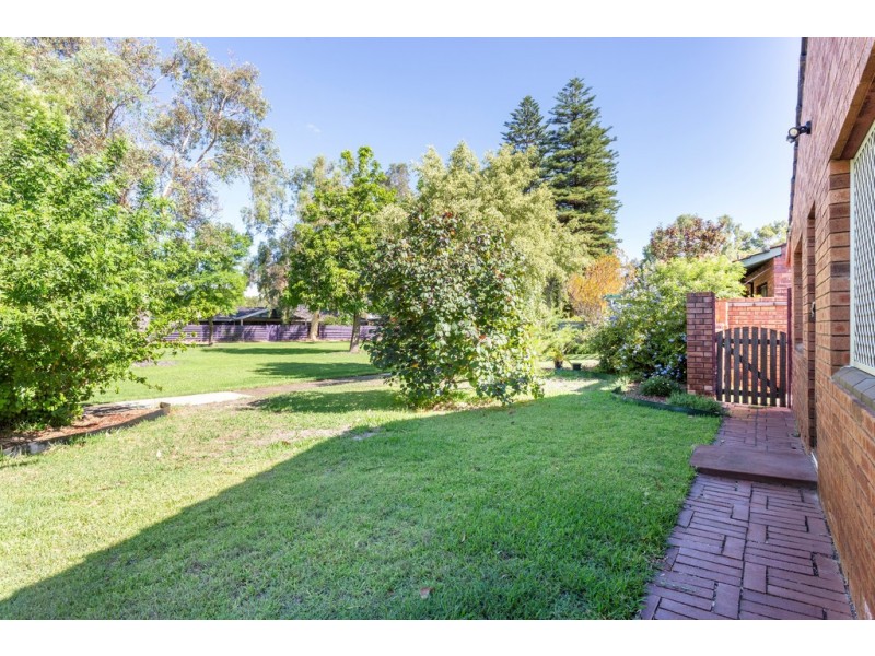 20 Regency Drive, Thornlie WA 6108