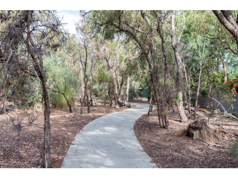 8/29 Chetwynd Way, Booragoon WA 6154