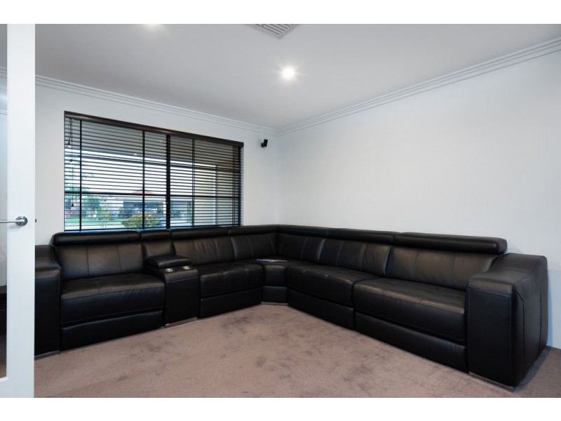 15 Halcyon Way, Atwell WA 6164