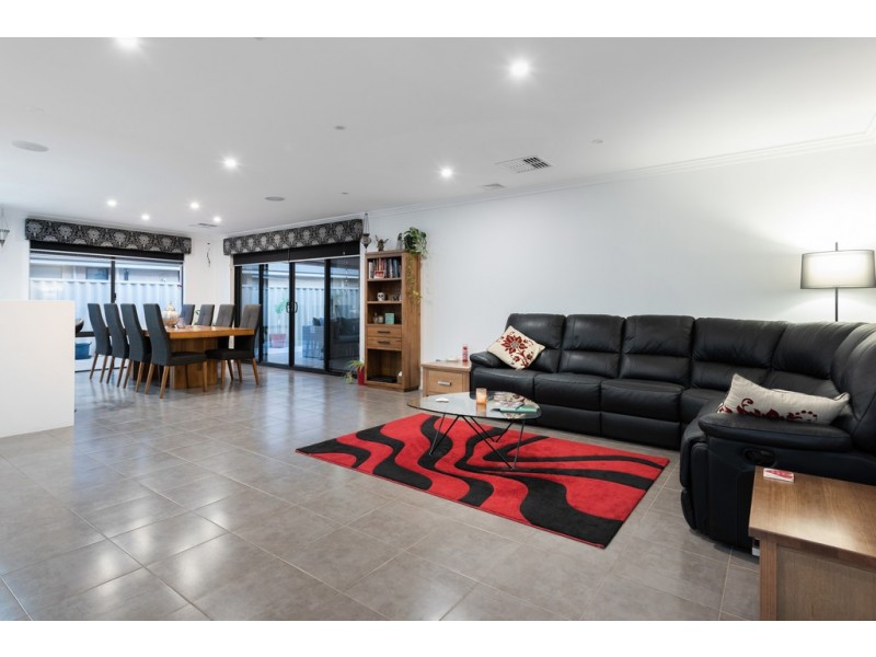 15 Halcyon Way, Atwell WA 6164