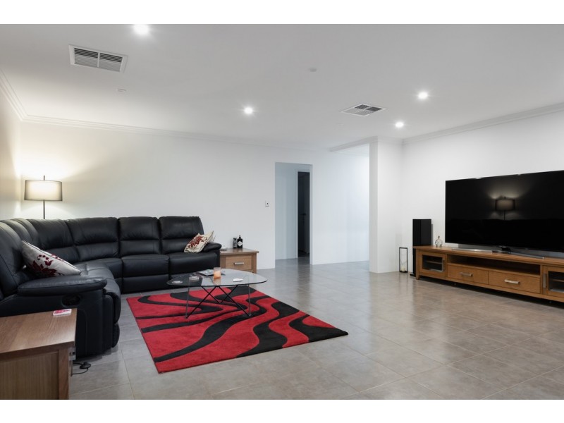 15 Halcyon Way, Atwell WA 6164