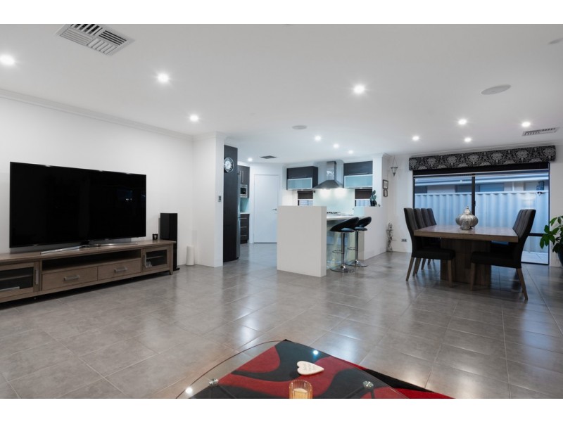 15 Halcyon Way, Atwell WA 6164