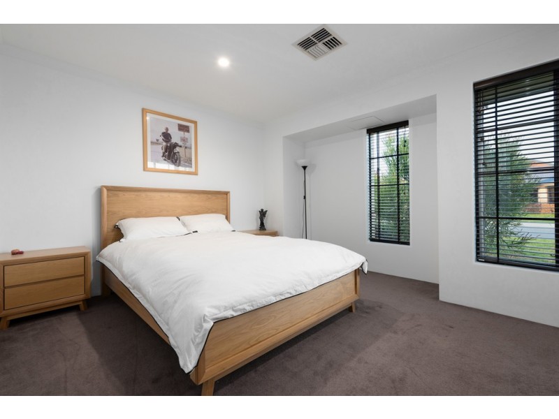 15 Halcyon Way, Atwell WA 6164