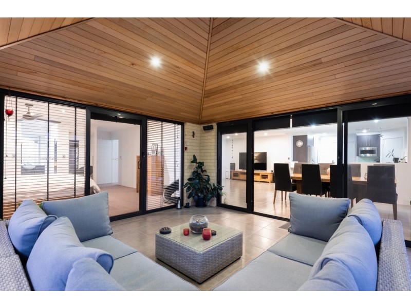 15 Halcyon Way, Atwell WA 6164