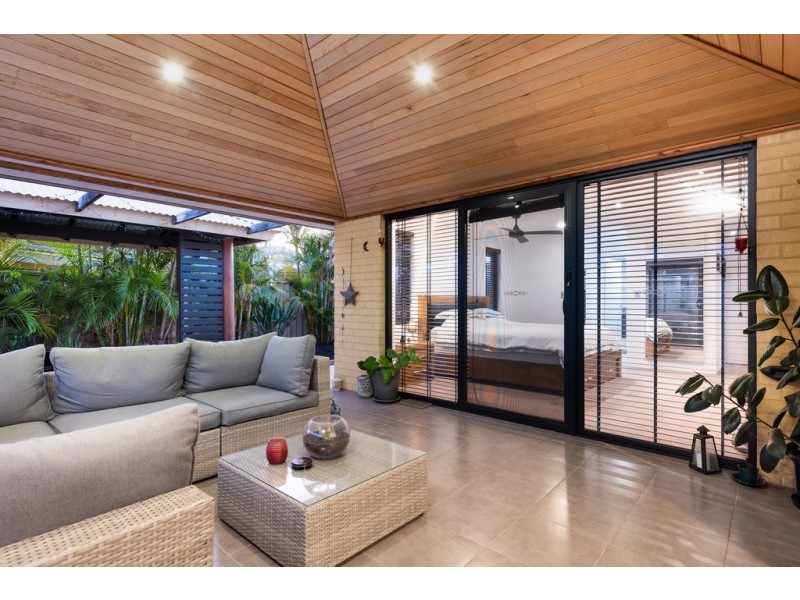 15 Halcyon Way, Atwell WA 6164