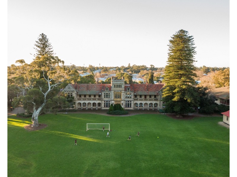 1/2 Melvista Avenue, Claremont WA 6010