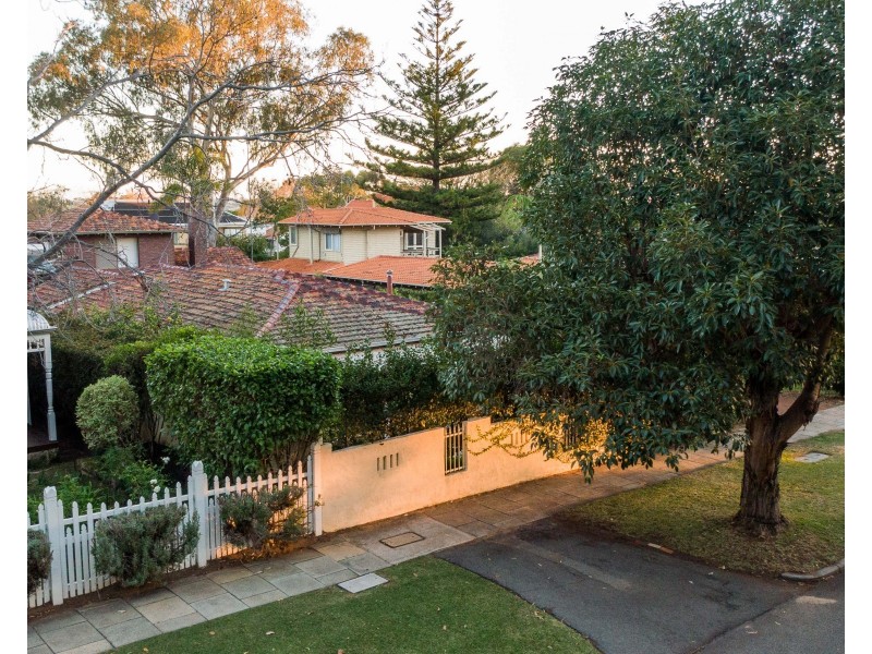 1/2 Melvista Avenue, Claremont WA 6010