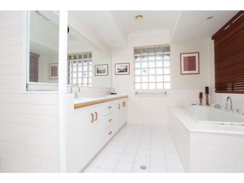 28 Fourth Avenue, Kensington WA 6151