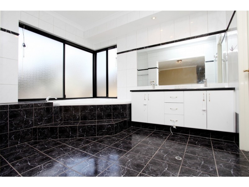 14 Mofflyn Circle, East Victoria Park WA 6101