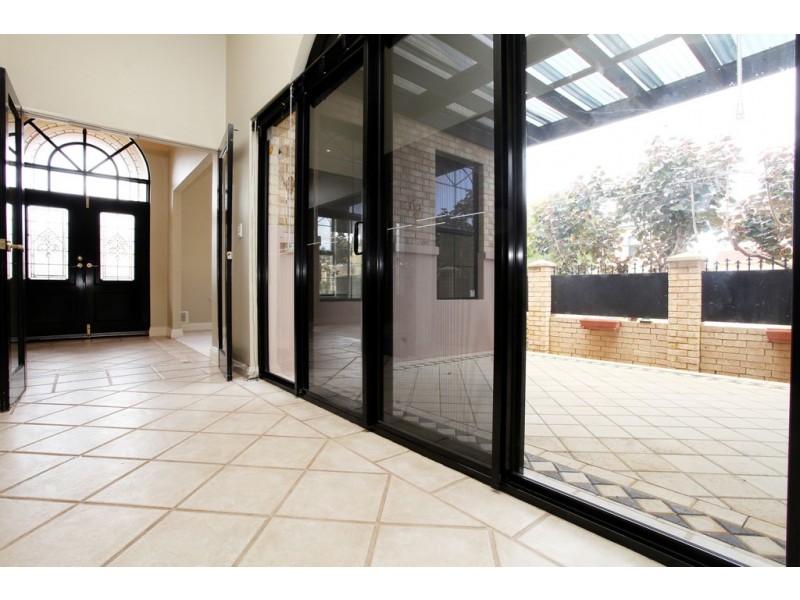 14 Mofflyn Circle, East Victoria Park WA 6101