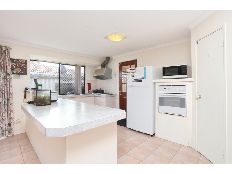 52 Monash Circle, Marangaroo WA 6064
