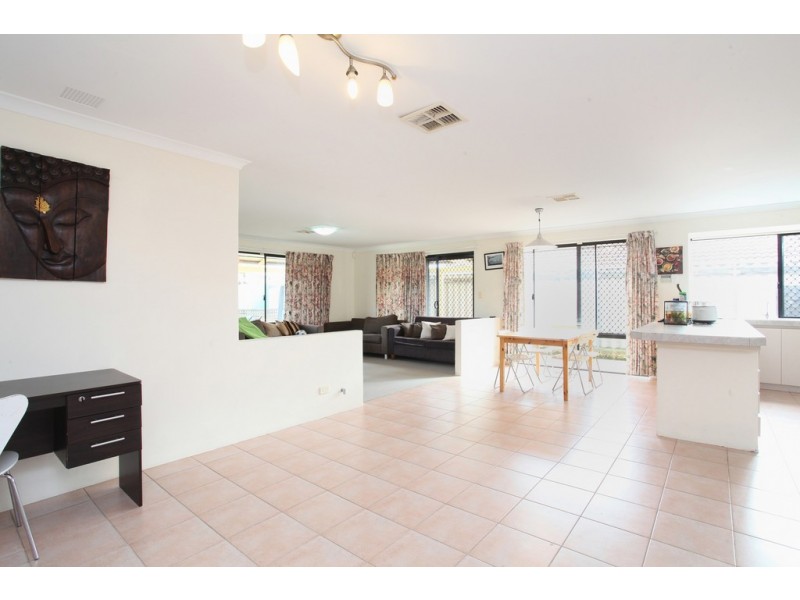 52 Monash Circle, Marangaroo WA 6064